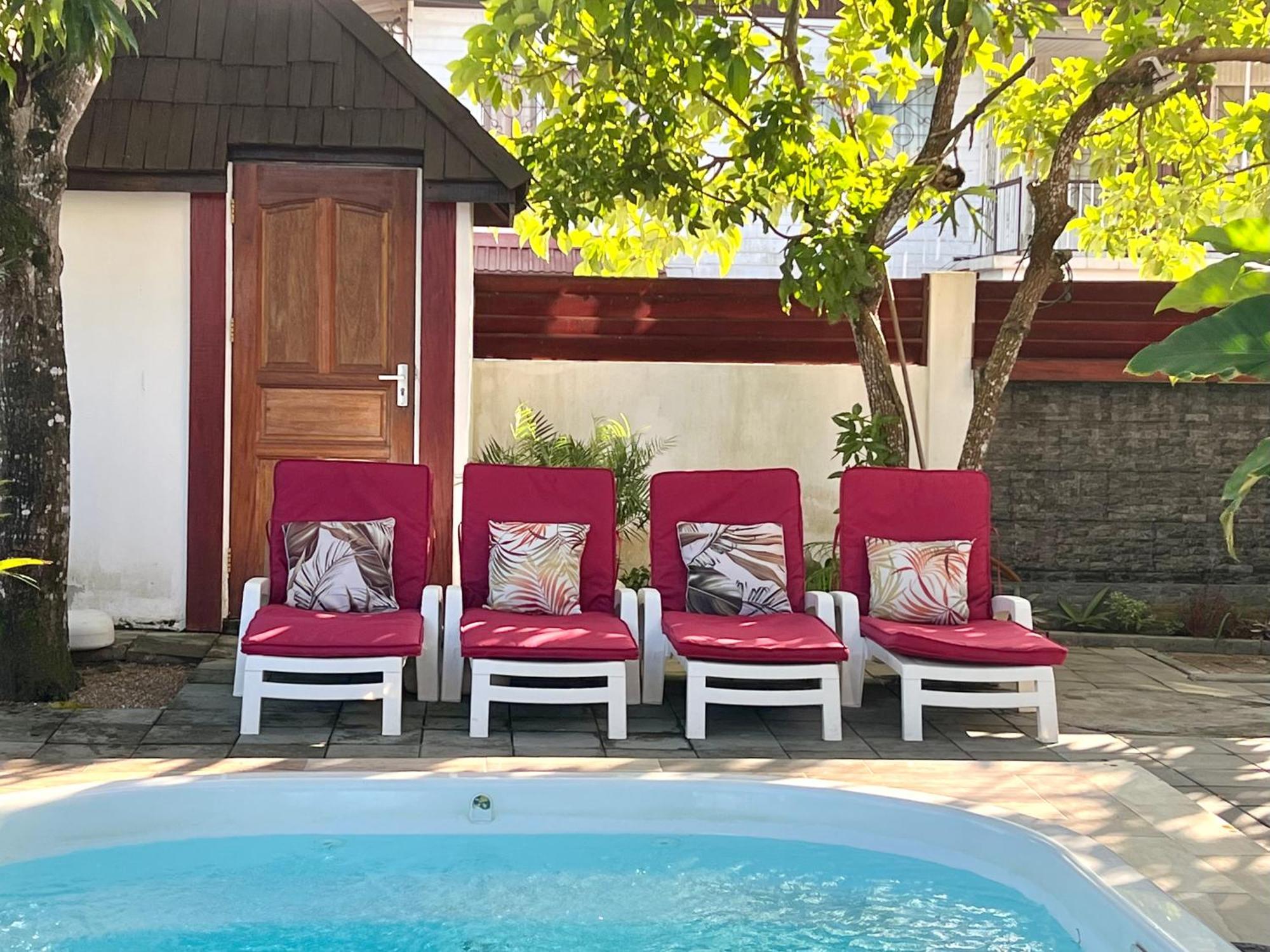 Villa Famiri Boutique Hotel Παραμαρίμπο Εξωτερικό φωτογραφία